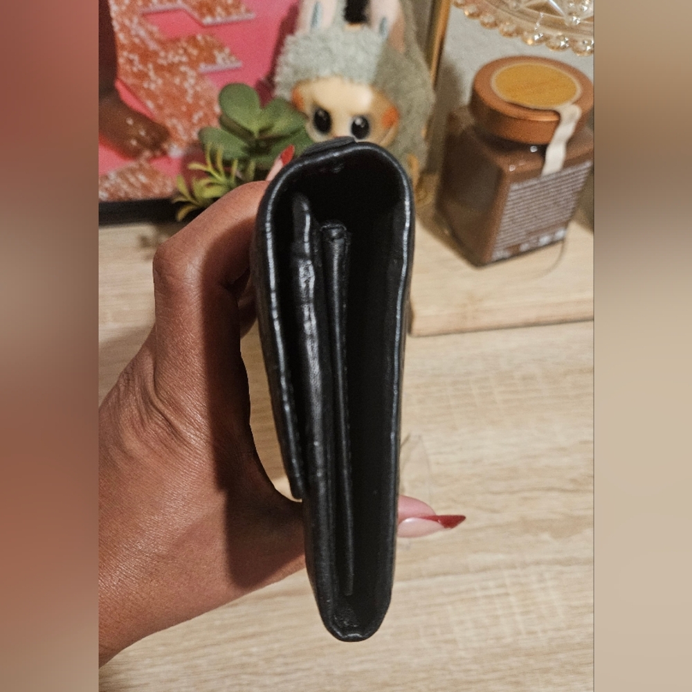 Gucci Signature Guccissima GC Wallet - Picture 8 of 10